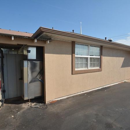 Newcastle Motel Bagian luar foto