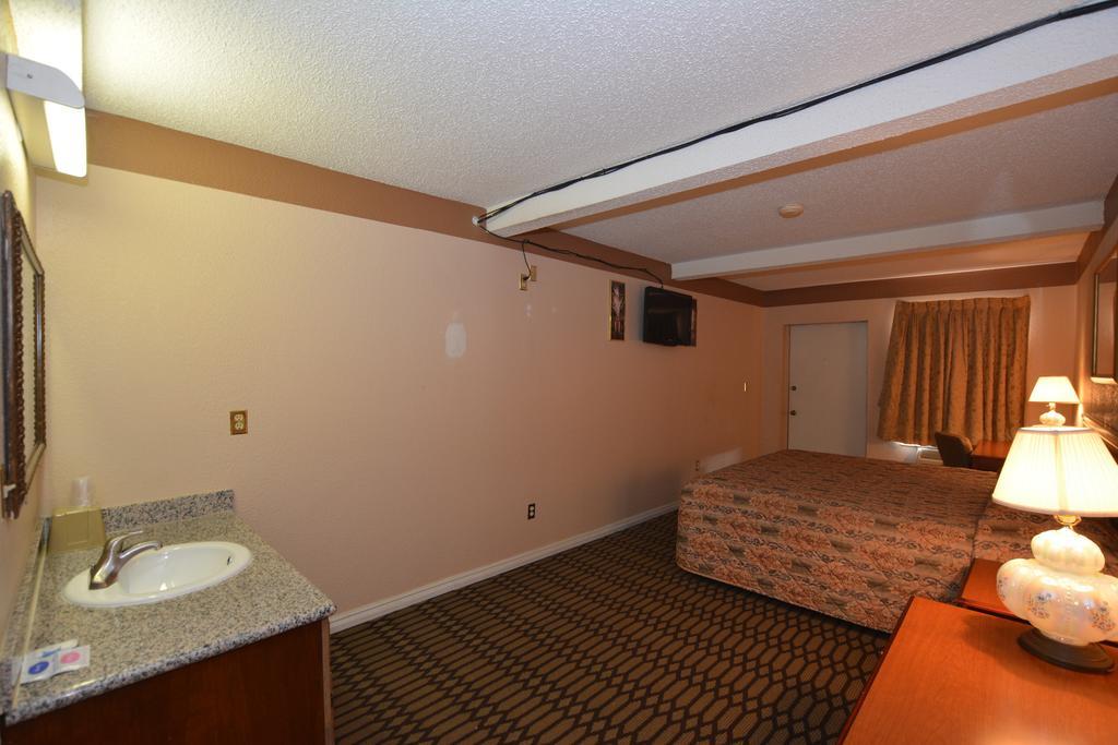 Newcastle Motel Bagian luar foto