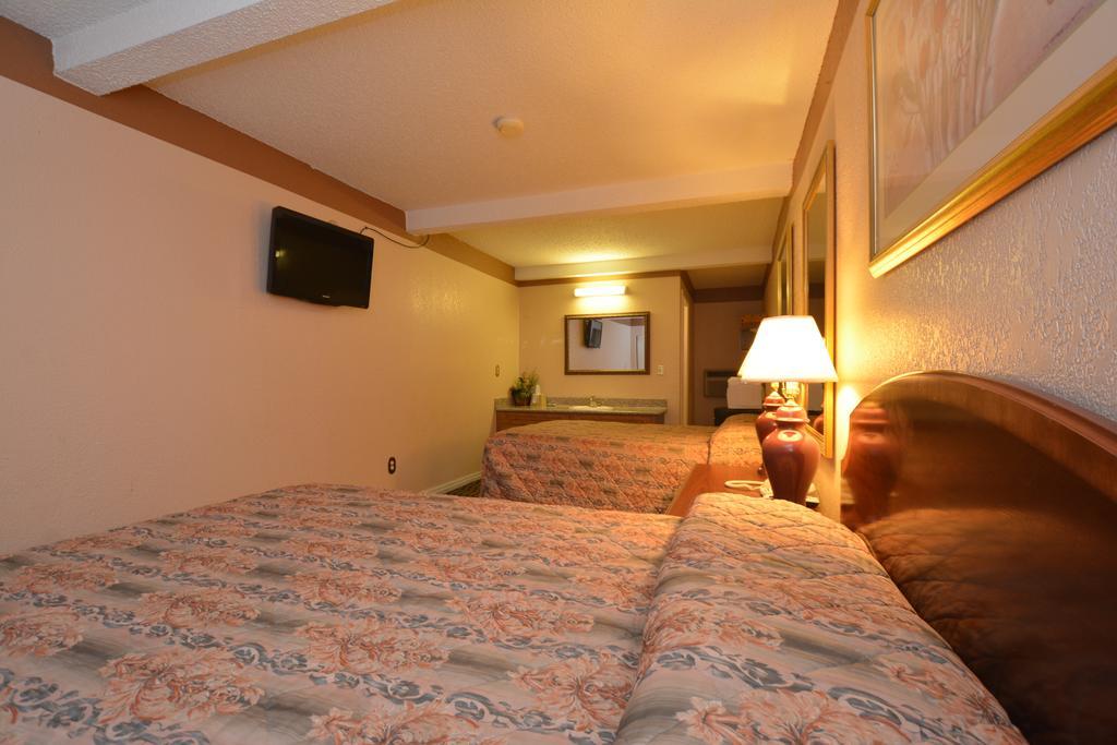 Newcastle Motel Bagian luar foto