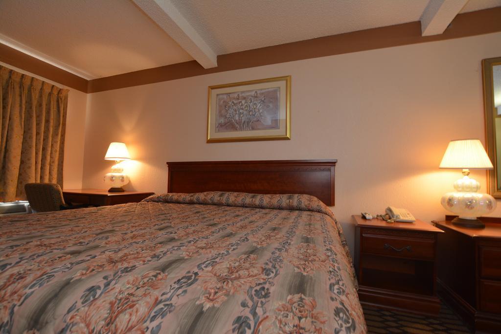Newcastle Motel Bagian luar foto
