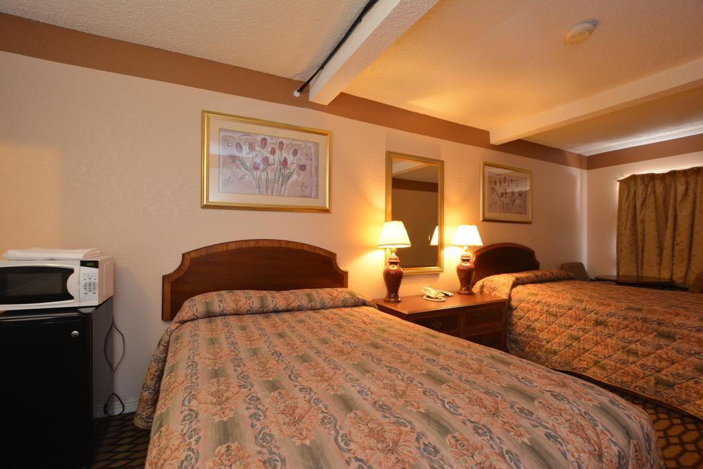 Newcastle Motel Bagian luar foto