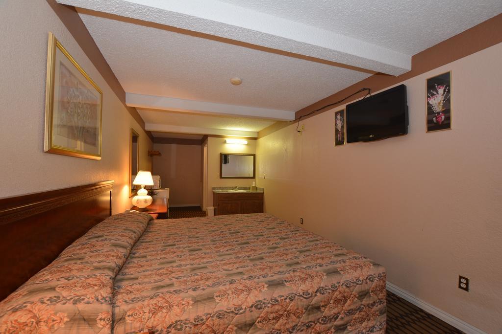 Newcastle Motel Bagian luar foto