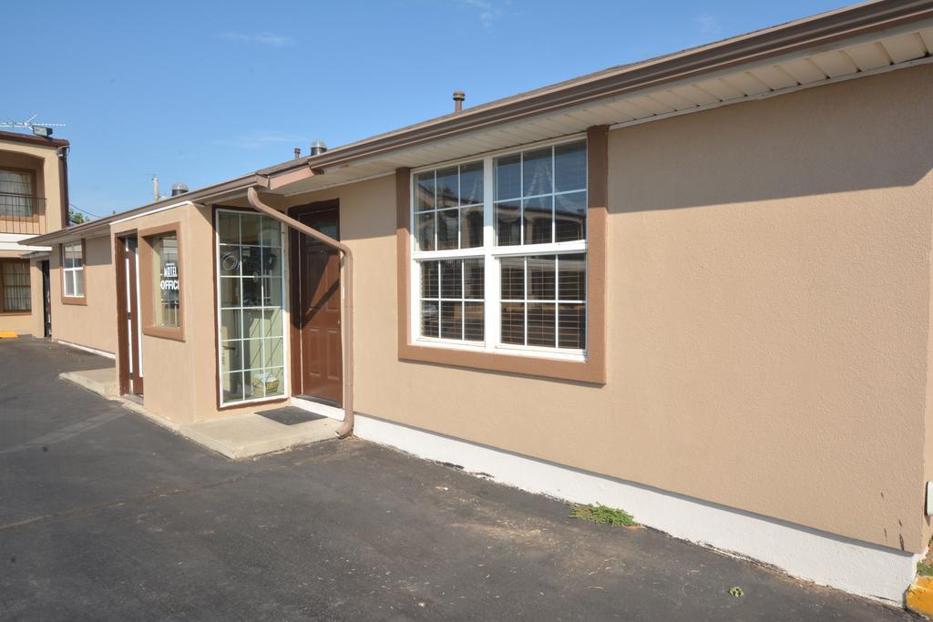 Newcastle Motel Bagian luar foto