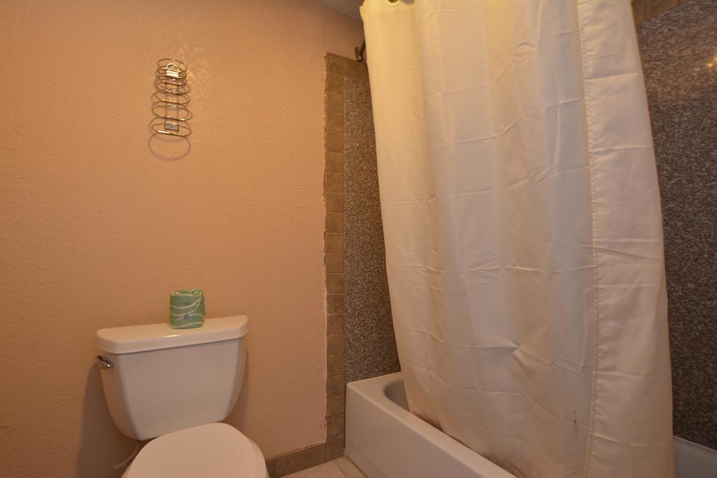 Newcastle Motel Bagian luar foto