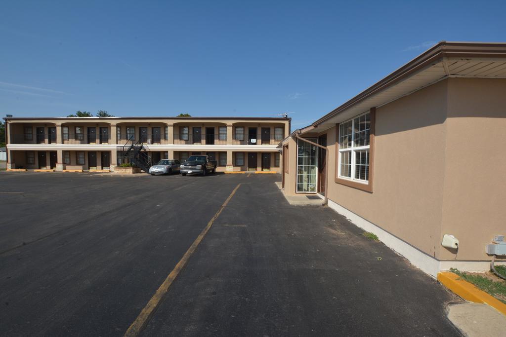 Newcastle Motel Bagian luar foto