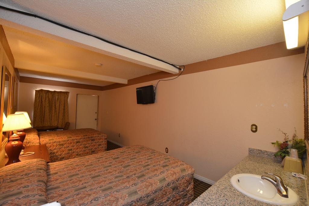 Newcastle Motel Bagian luar foto